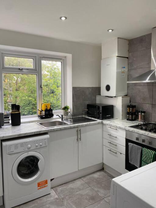 Luxury 2 Bedroom Apartment, Parking, Few Minutes Walk From Wembley Stadium Londres Extérieur photo
